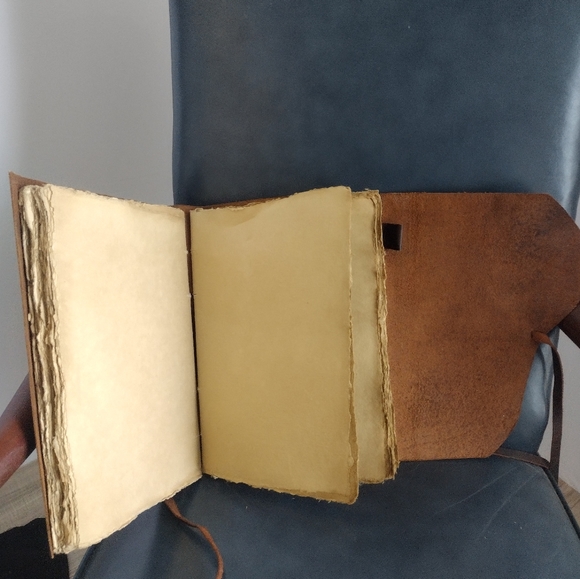 Everest Explorer Vintage Leather Travelling Journal with Rustic Handmade Deckle- - Picture 2 of 6